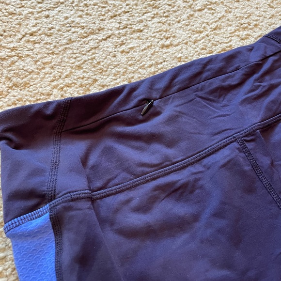 GAP fit running shorts women size 4 zipped pocket - Picture 3 of 4
